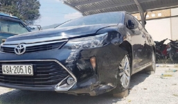 Ô tô chở cán bộ tòa án gây tai nạn rồi bỏ chạy