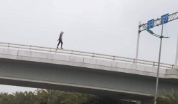 Một cô gái nước ngoài bất ngờ nhảy cầu vượt tử vong tại sân bay Nội Bài