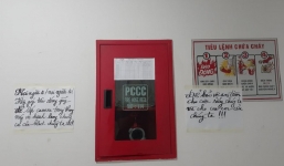 Hàng loạt chung cư dán cảnh báo sau vụ bé gái bị sàm sỡ trong thang máy ở TP HCM