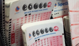 Trúng xổ số hơn 12 nghìn tỷ đồng nhưng chần chừ không đi nhận giải vì sợ lộ danh tính