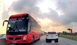 Tài xế xe khách chạy ngược chiều trên quốc lộ 1 bị tước bằng lái xe 2 tháng