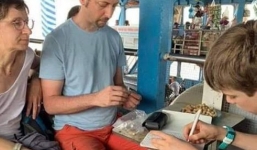 Thực hư thông tin đĩa lạc luộc bị 'chặt chém' 10 USD trên phà Đình Vũ