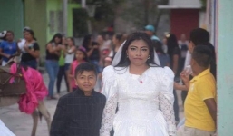 Thực hư vụ 'cậu bé' lấy một người phụ nữ lớn tuổi làm vợ