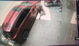 Clip: Đạo chích đập vỡ kính ô tô rồi 'cuỗm' đồ trong nháy mắt