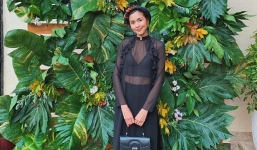 Tăng Thanh Hà diện áo dài xuyên thấu, dân mạng lại chú ý đến điều này