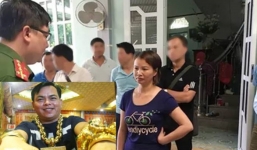 Mẹ nữ sinh giao gà muốn kiện Phúc XO trước khi bị bắt