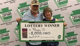 Một người phụ nữ tiếp tục trúng xổ số hơn 23 tỷ đồng từ cùng một của hàng