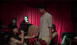 Hòa Minzy bất ngờ quỳ gối cầu hôn bạn trai doanh nhân trước chốn đông người