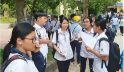 Sở GD&ĐT Quảng Bình nói gì về việc thí sinh bật khóc vì không biết thi lại môn Văn?