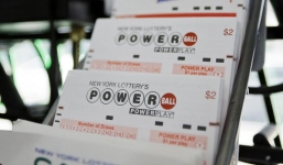 Bất ngờ phát hiện trúng độc đắc 23 tỷ đồng nhờ người lạ báo tin