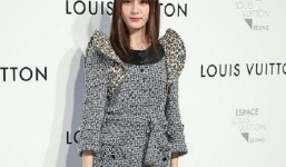 Địch Lệ Nhiệt Ba bị chê quê mùa dù mặc cả đống đồ hiệu trên người