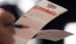 Chỉ trong vòng 18 tháng, một bảo vệ bất ngờ trúng xổ số độc đắc 2 lần lên đến 14 tỷ đồng