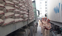 Truy tìm tài xế xe đầu kéo vào nhóm cảnh sát giao thông ở Thanh Hóa