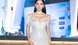 Hoa hậu Trần Tiểu Vy mặc đầm xẻ ngực táo bạo tại Chung kết Miss World Việt Nam