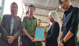 Bộ Công an thăm hỏi thân nhân Công an viên hy sinh khi giúp dân chống lũ