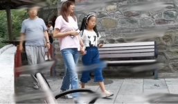 Bất ngờ với loạt ảnh cận mặt con gái lớn phổng phao nhà Triệu Vy