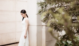 Triệu Lệ Dĩnh chính thức xuất hiện sau khi sinh con, nhan sắc khiến ai cũng bất ngờ