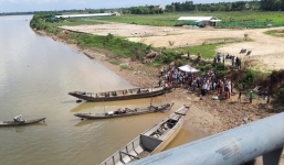 Tìm thấy thi thể cả gia đình vụ đôi vợ chồng ôm con nhảy sông Thạch Hãn tự tử