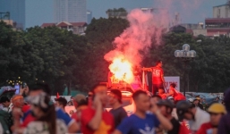 Pháo sáng tiếp tục xuất hiện tại SVĐ Mỹ Đình trước trận đấu giữa Việt Nam - Malaysia