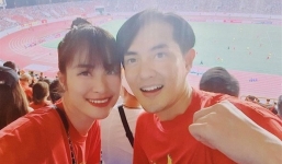 Sao Việt phấn khích trước bàn thắng của Quang Hải trong trận đấu giữa Việt Nam - Malaysia