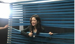 Jang Nara khoe ảnh hậu trường chụp poster, bất ngờ với nhan sắc người đẹp U40