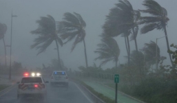 Bão số 5 giật cấp 12 đang tiến vào đất liền