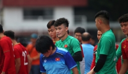 HLV Park Hang-seo gặp sự cố bất ngờ khi vừa sang Philippines