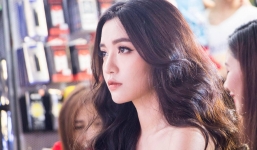 Cận mặt 'thánh lầy' Bích Phương tại thảm đỏ: Nhan sắc khiến netizen quốc tế ráo riết tìm