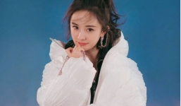 Dương Mịch vui vẻ xuất hiện sau khi bị lộ ảnh hôn Ngụy Đại Huân trong thang máy