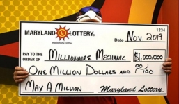 Nghỉ làm ở nhà vì gãy chân, người đàn ông bất ngờ trúng xổ số hơn 23 tỷ đồng