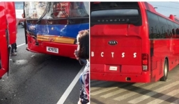 Xe chở đoàn thể thao Việt Nam bất ngờ gặp nạn trên đường đến khai mạc SEA Games