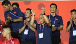 Hành động thú vị của HLV Park Hang-seo khi tuyển nữ Việt Nam đá thủng lưới Thái Lan