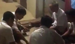 Bí thư, phó chủ tịch xã bị tạm đình chỉ công tác vì đánh bạc tại trụ sở