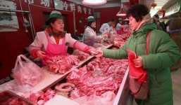 Gần tết, ngân hàng bất ngờ tung chiêu thưởng thịt heo cho khách hàng gửi tiết kiệm