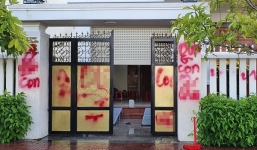 Nhà riêng của giám thị trại giam Bộ Công an bị tạt sơn, chất bẩn