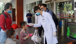 Trường học phải linh hoạt mua sắm nhiệt kế điện tử để theo dõi sức khỏe học sinh