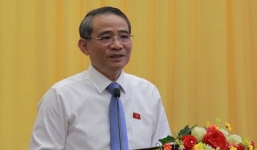 Bí thư Thành ủy Đà Nẵng đi cùng chuyến bay với 2 người Anh mắc Covid-19 có kết quả âm tính