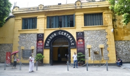 Trích xuất camera phát hiện 2 du khách Anh nhiễm Covid-19 đã thăm di tích Nhà tù Hoả Lò