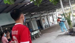 Một khu trọ bị cách ly vì có người đi cùng chuyến bay với bệnh nhân nhiễm Covid-19 