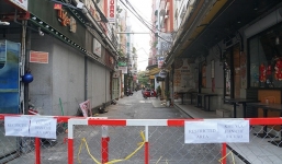 Phong tỏa hẻm khu 'phố Tây' Bùi Viện có khách nhiễm Covid-19