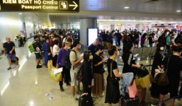 Hà Nội phát hiện một cô gái trốn cách ly để bay sang Anh