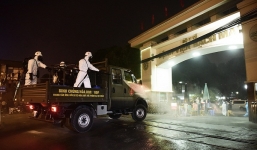 Binh chủng Hóa học phun khử trùng tại Bệnh viện Bạch Mai