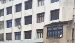 Dọn lại nhà, gia đình lạnh người khi phát hiện thứ kinh hoàng giấu trên trần suốt 2 năm 