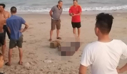 Bình Thuận: Phát hiện thi thể bị cột đá trôi dạt vào bờ biển 
