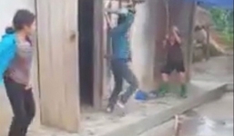 Công an điều tra vụ con trai vác ghế đánh mẹ già gây phẫn nộ