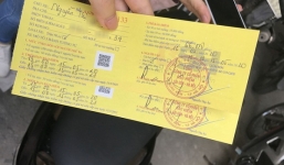 Người dân 'đổ xô' đi mua bảo hiểm xe máy, ô tô khi CSGT tổng kiểm soát