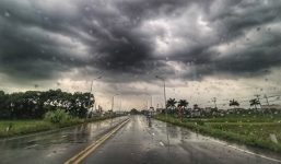 Hà Nội xuất hiện mưa giông, có khả năng xảy ra lốc và mưa đá