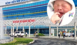 Thêm một bé trai chưa cắt rốn bị bỏ rơi ở hố ga, kiến bu khắp người