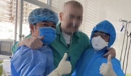 Phi công người Anh mắc Covid-19 hứa làm điều đặc biệt cho y, bác sĩ điều trị sau khi khỏi 