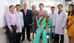 Phi công người Anh xúc động gửi lời nhắn trước khi về nước